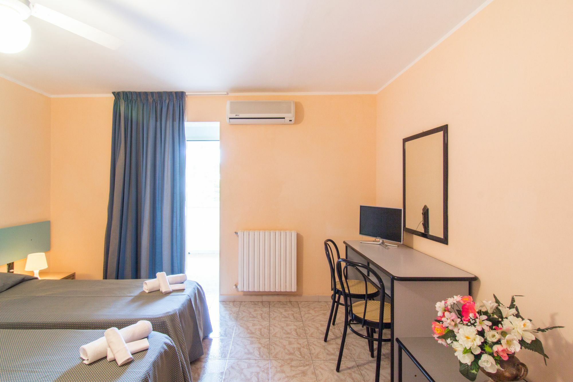 Racar Hotel Frigole Exterior photo
